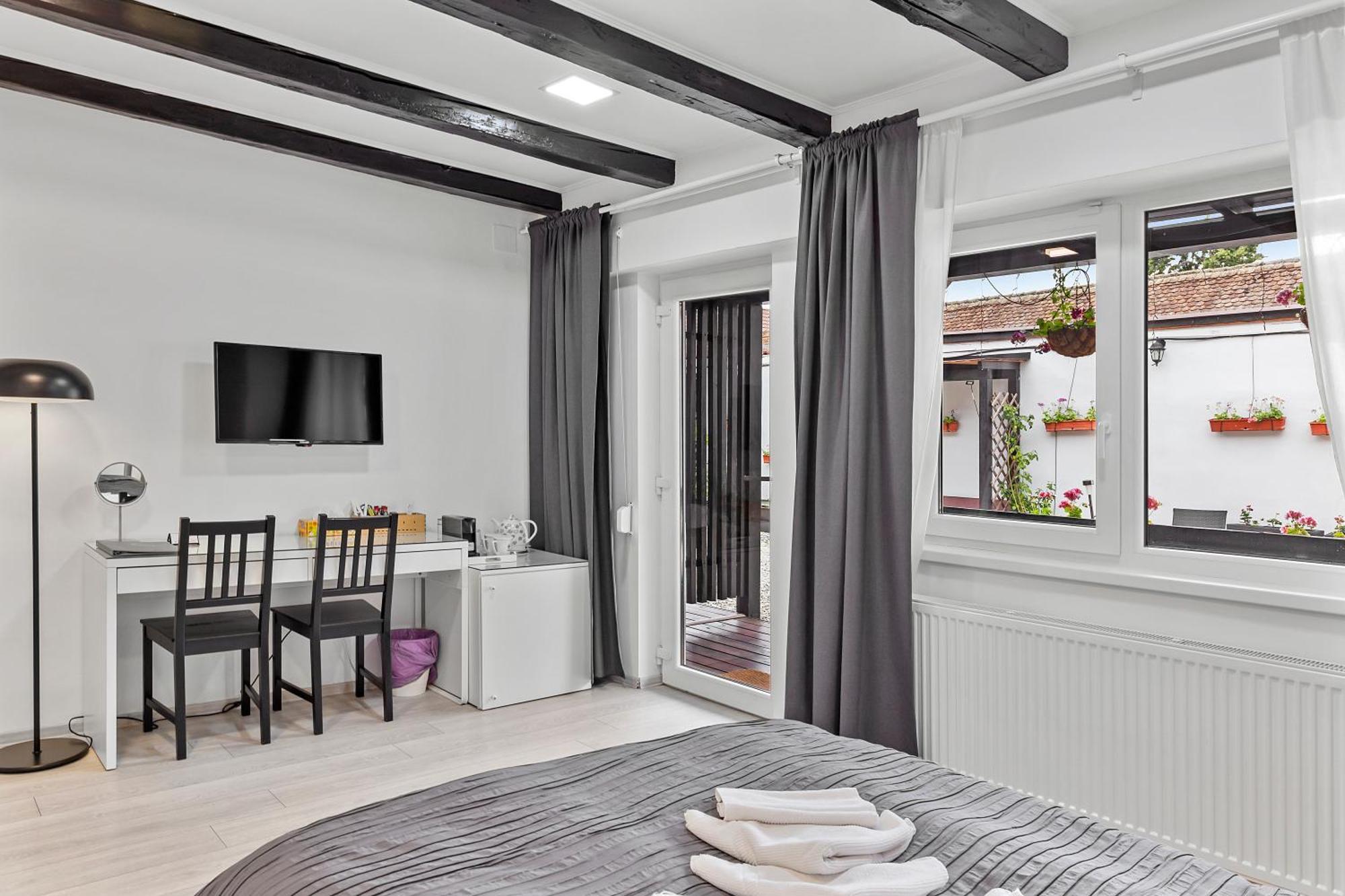 Pensiunea Alina "Adults Only" Sibiu Buitenkant foto